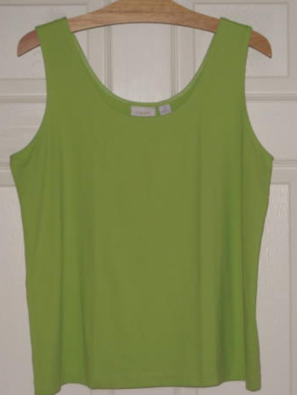 Chicos 2 L Microfiber Contemporary Tank Green Scoop Neck Nylon Spandex Excellent